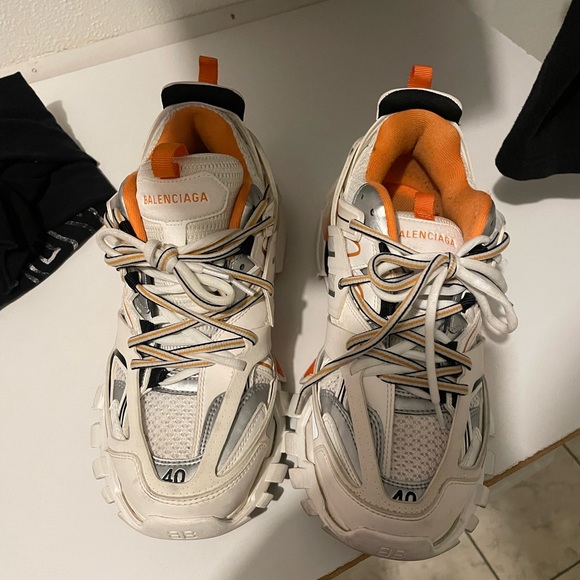 All luh dirty got a luh scuffs in the back of shoe - Picture 11 of 11